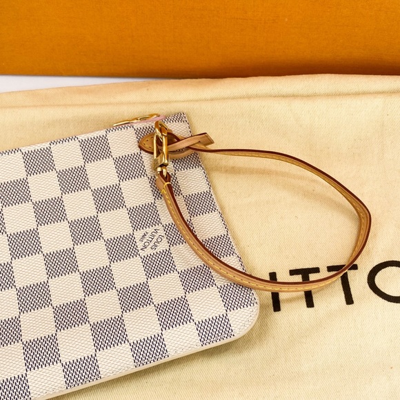 💎✨LIKE NEW✨💎  WRISTLET BY LOUIS VUITTON - Picture 6 of 9